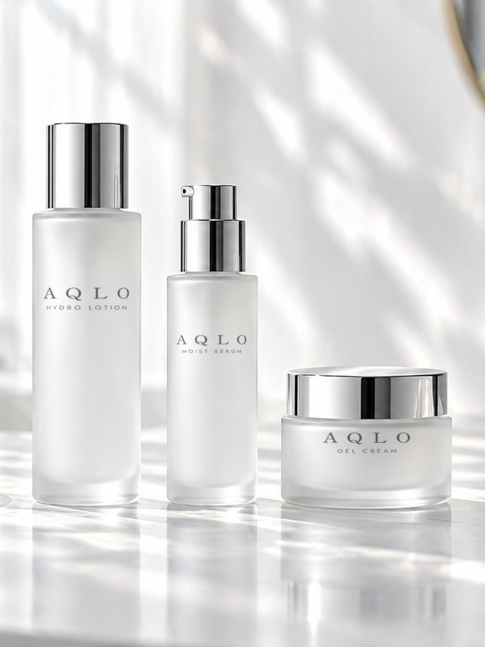 朝の洗面台に並んだ、AQLO の化粧水・美容液・ジェルクリーム